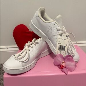 NWT Adidas Advantage Base Sneakers Size 8